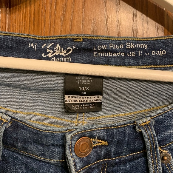 Ladies gently worn, Mossimo, Low Rise Skinny size 10/S, 30 - Picture 2 of 4